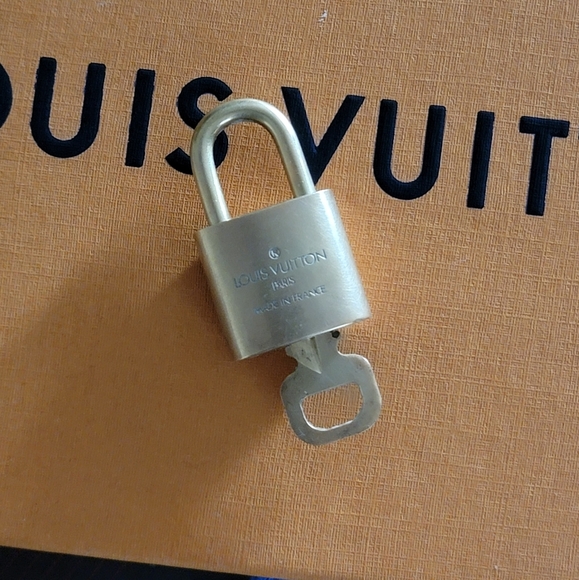 Authentic Louis Vuitton Key and Lock #309🔒🔑 - Picture 2 of 5
